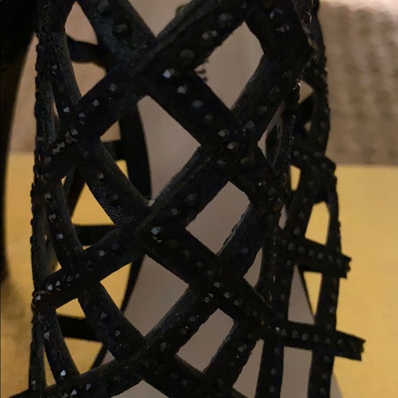 Heels - Picture 2 of 9